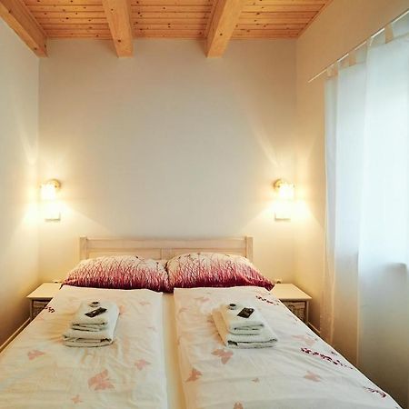 Apartmany Habanska, Cely Dum Pouzdrany Bagian luar foto