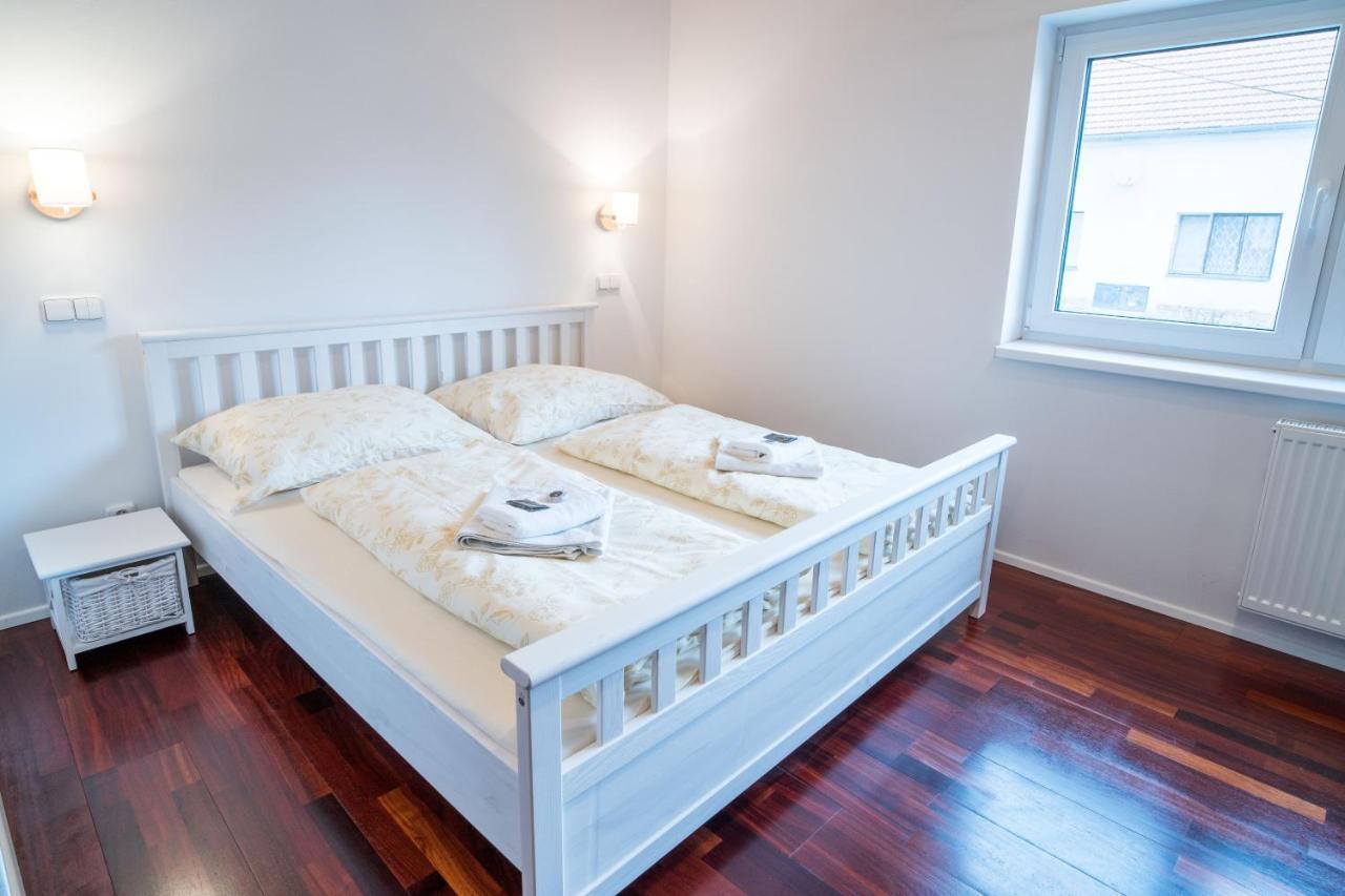 Apartmany Habanska, Cely Dum Pouzdrany Bagian luar foto