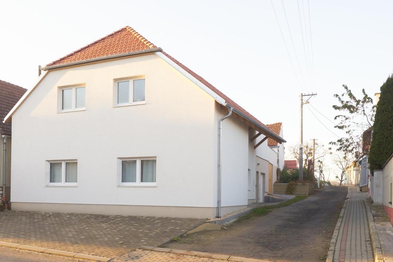 Apartmany Habanska, Cely Dum Pouzdrany Bagian luar foto