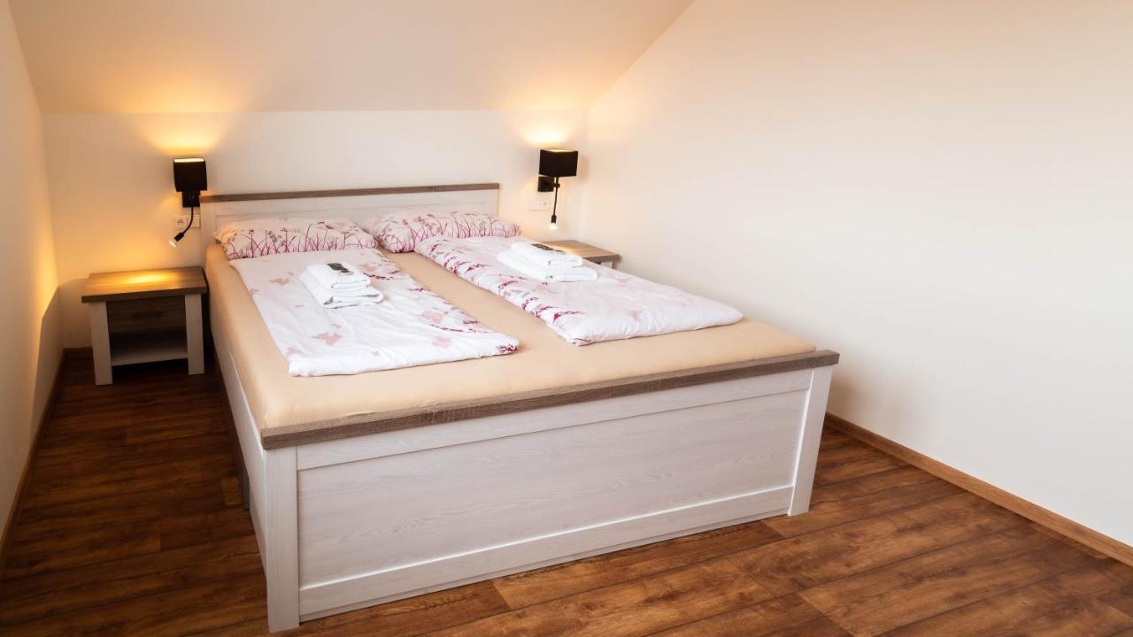 Apartmany Habanska, Cely Dum Pouzdrany Bagian luar foto